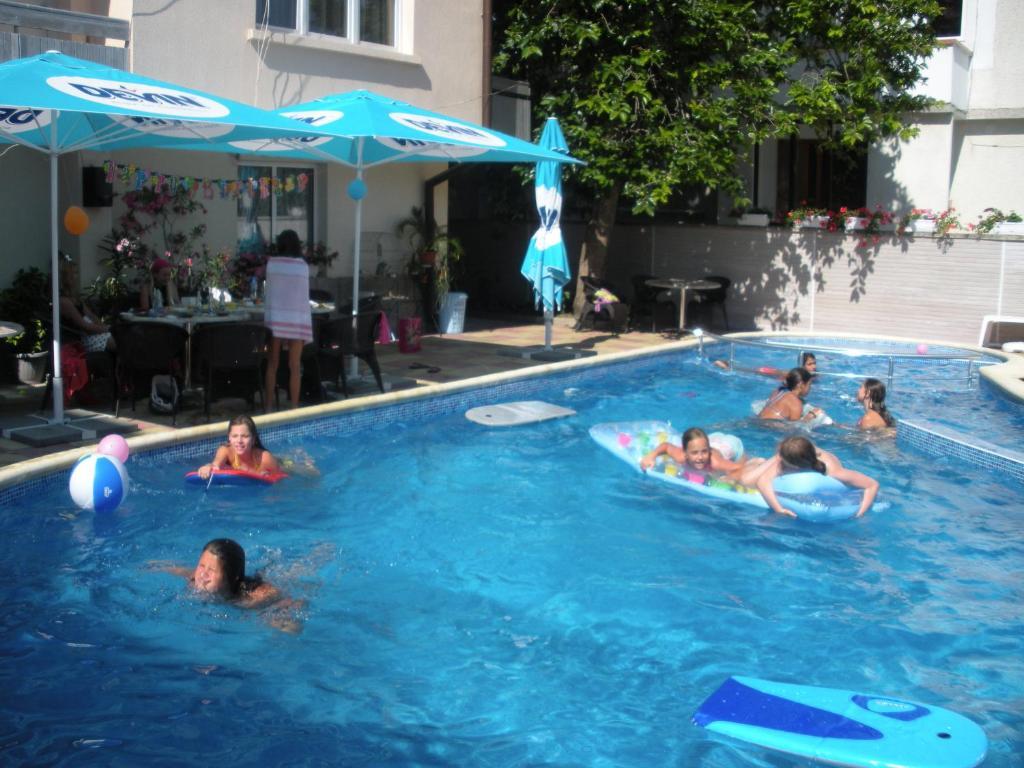 Peshev Family Hotel Nesebar Exterior photo