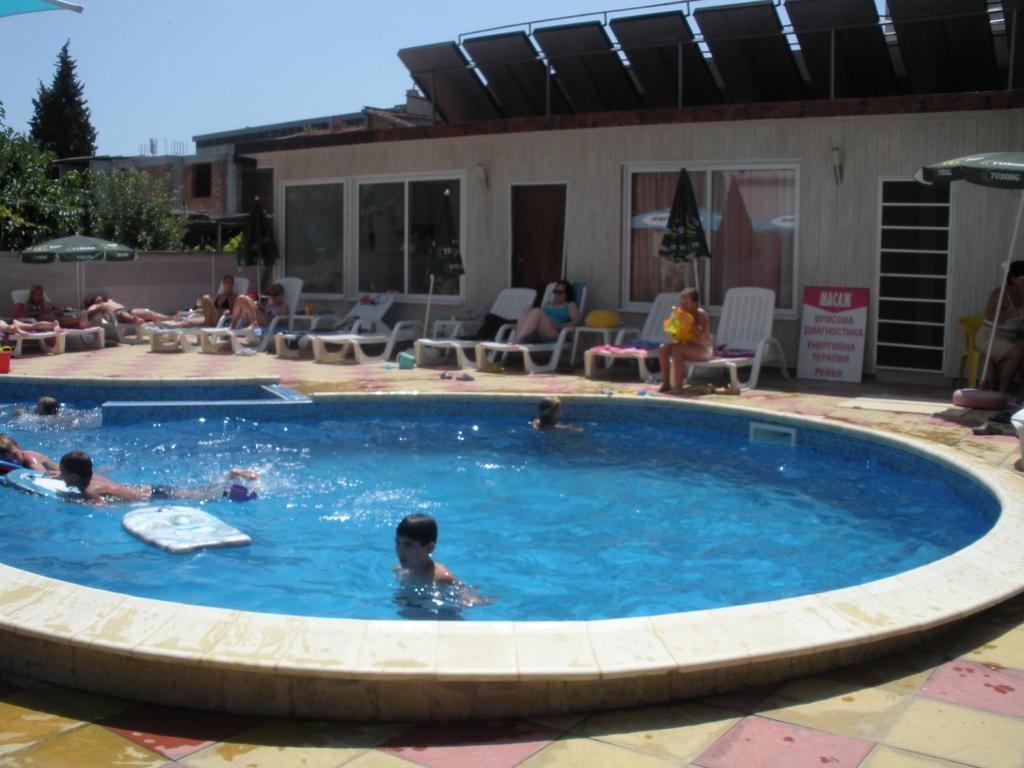 Peshev Family Hotel Nesebar Exterior photo